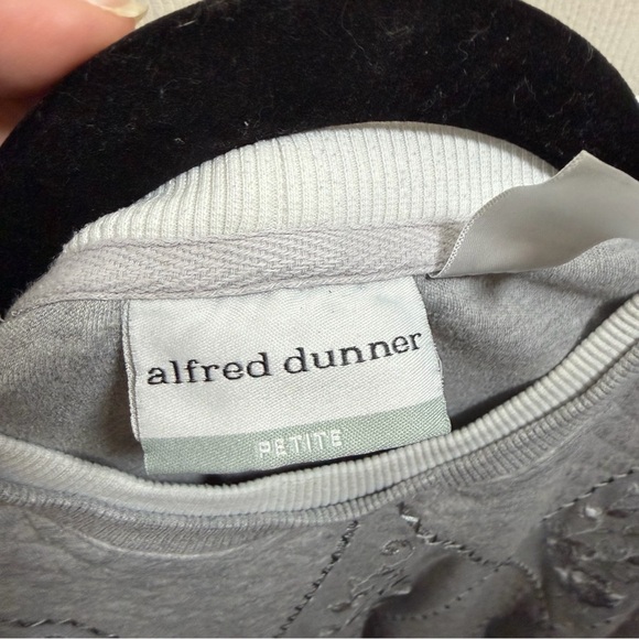 Alfred Dunner Petite Gray Embroidered Quilted Floral Rhinestone Crewneck SP - Picture 4 of 4